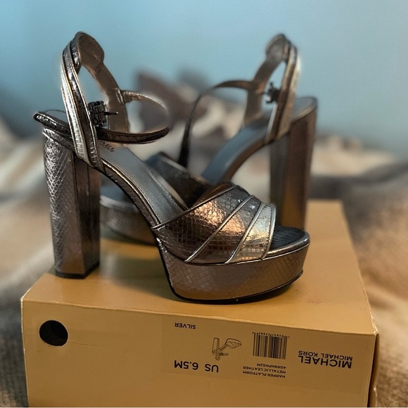 MICHAEL Michael Kors Harper Platform Sandal - Metallic Silver, Size 6.5 - Picture 7 of 12